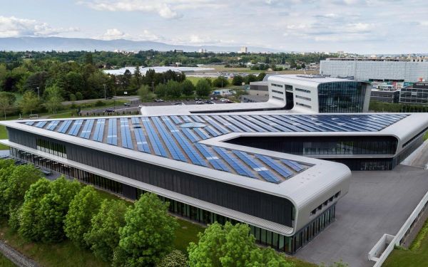 Image: Office building with solar power plant